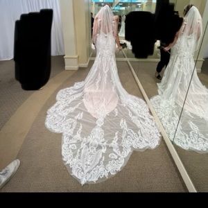 wedding dress never worn! just tried on, no alterations!